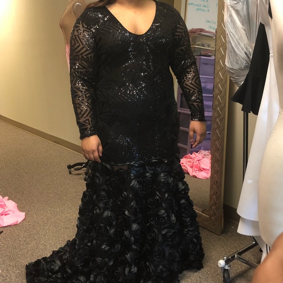 PROM/FORMAL DRESS - Picture 4 of 5